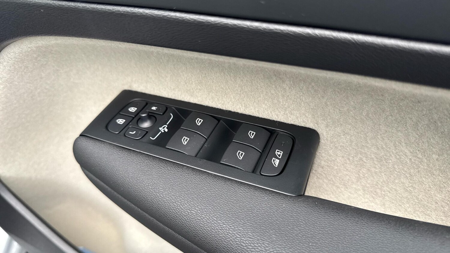 Used Volvo XC40 2026 for sale - 77143367: Photo 24