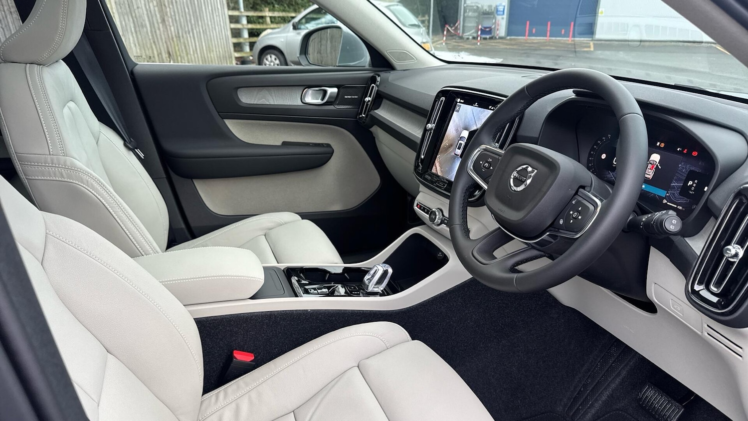 Used Volvo XC40 2026 for sale - 77143367: Photo 4