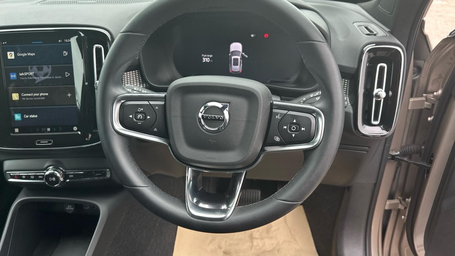 Used Volvo XC40 2024 for sale - 76306244: Photo 11