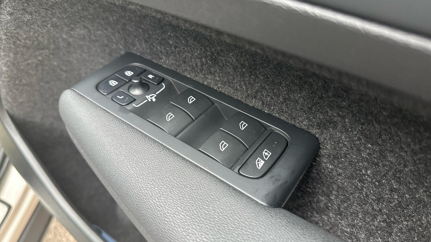 Used Volvo XC40 2024 for sale - 76306244: Photo 23