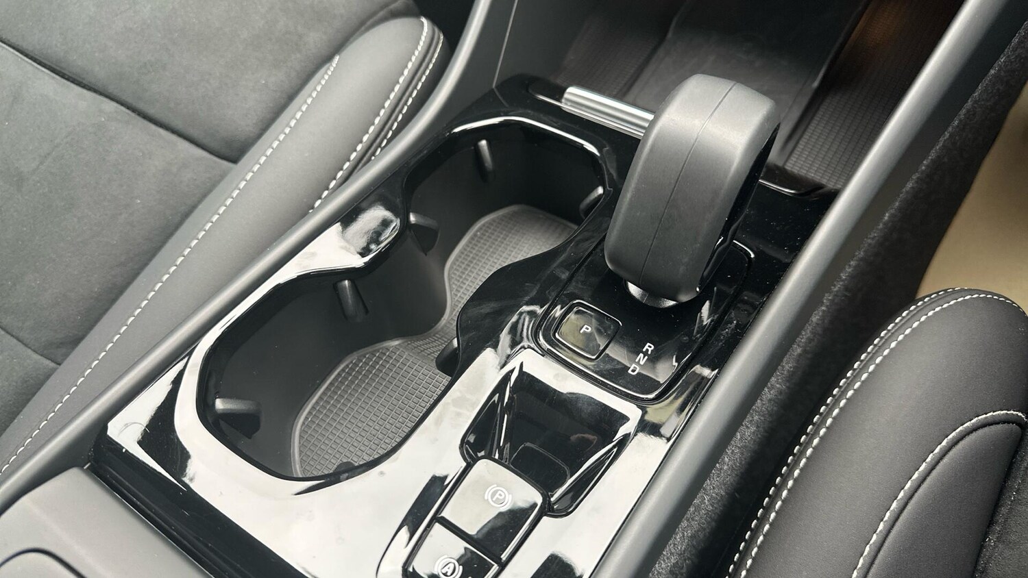 Used Volvo XC40 2024 for sale - 76306244: Photo 25