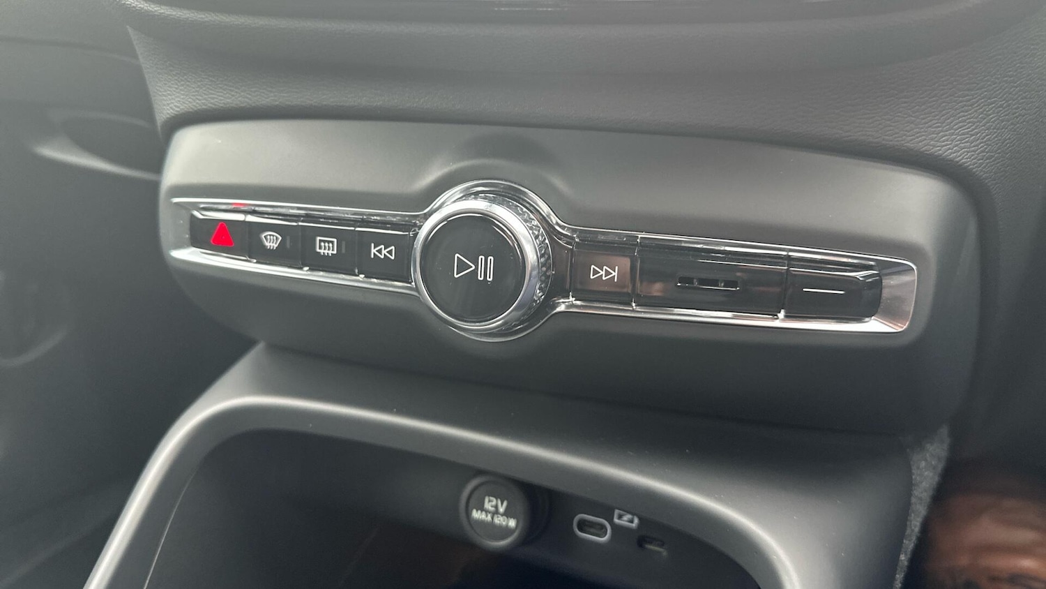 Used Volvo XC40 2024 for sale - 76306244: Photo 49