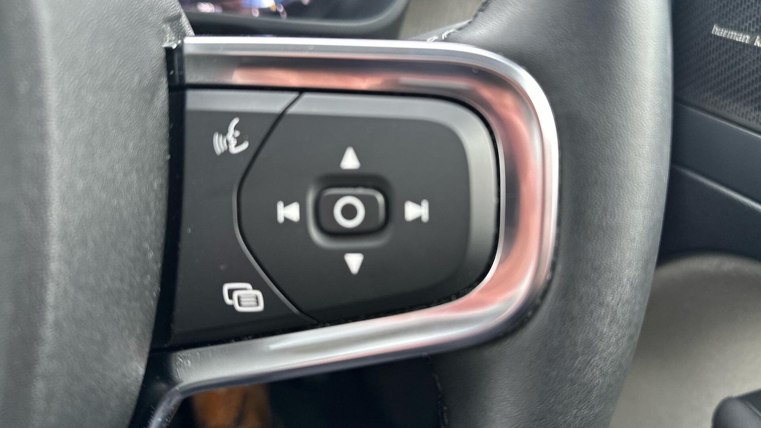 Used Volvo XC40 2022 for sale - 76899674: Photo 32