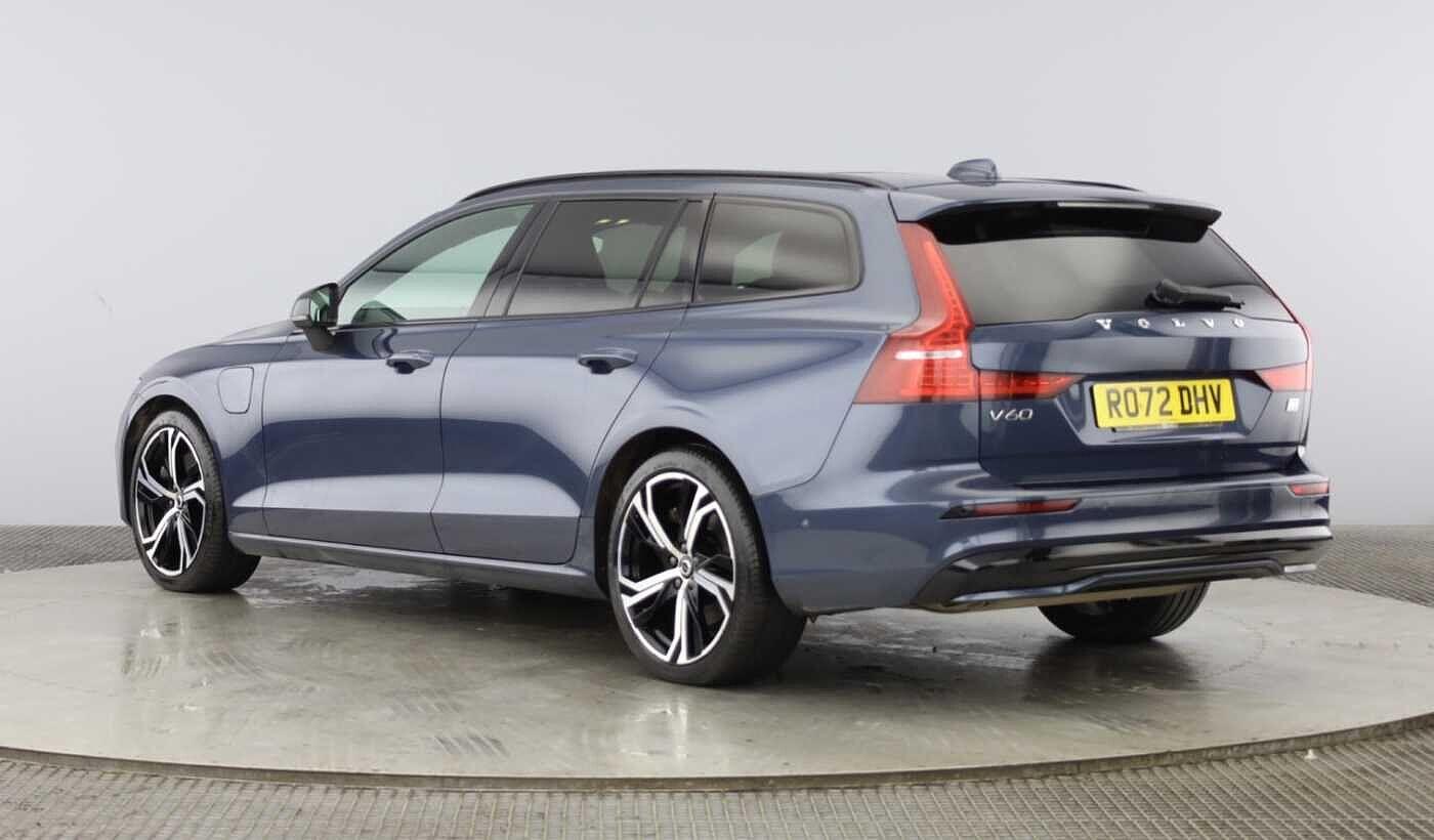 Used Volvo V60 2022 for sale - 77387388: Photo 2