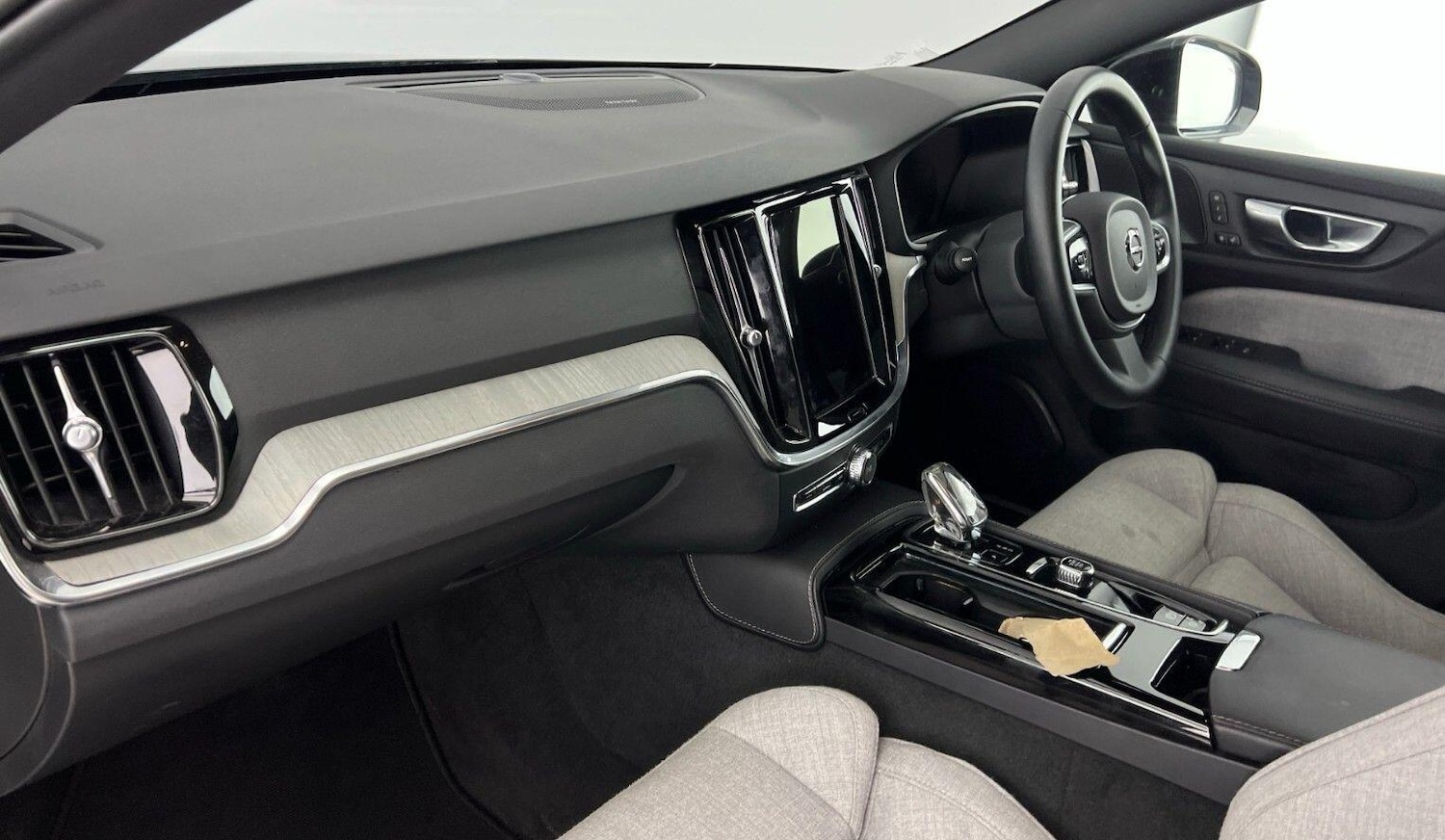 Used Volvo V60 2022 for sale - 77387388: Photo 5