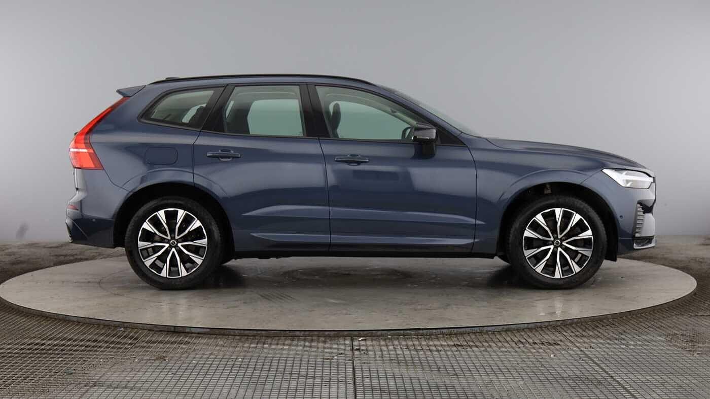 Used Volvo XC60 2023 for sale - 76440915: Photo 2