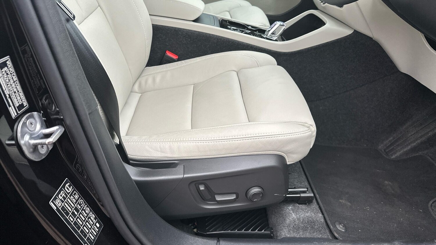 Used Volvo XC40 for sale - 77670555: Photo 28