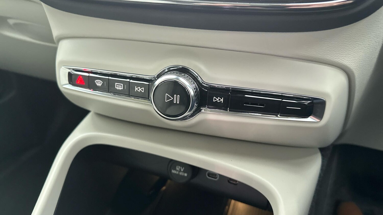 Used Volvo XC40 for sale - 77670555: Photo 45