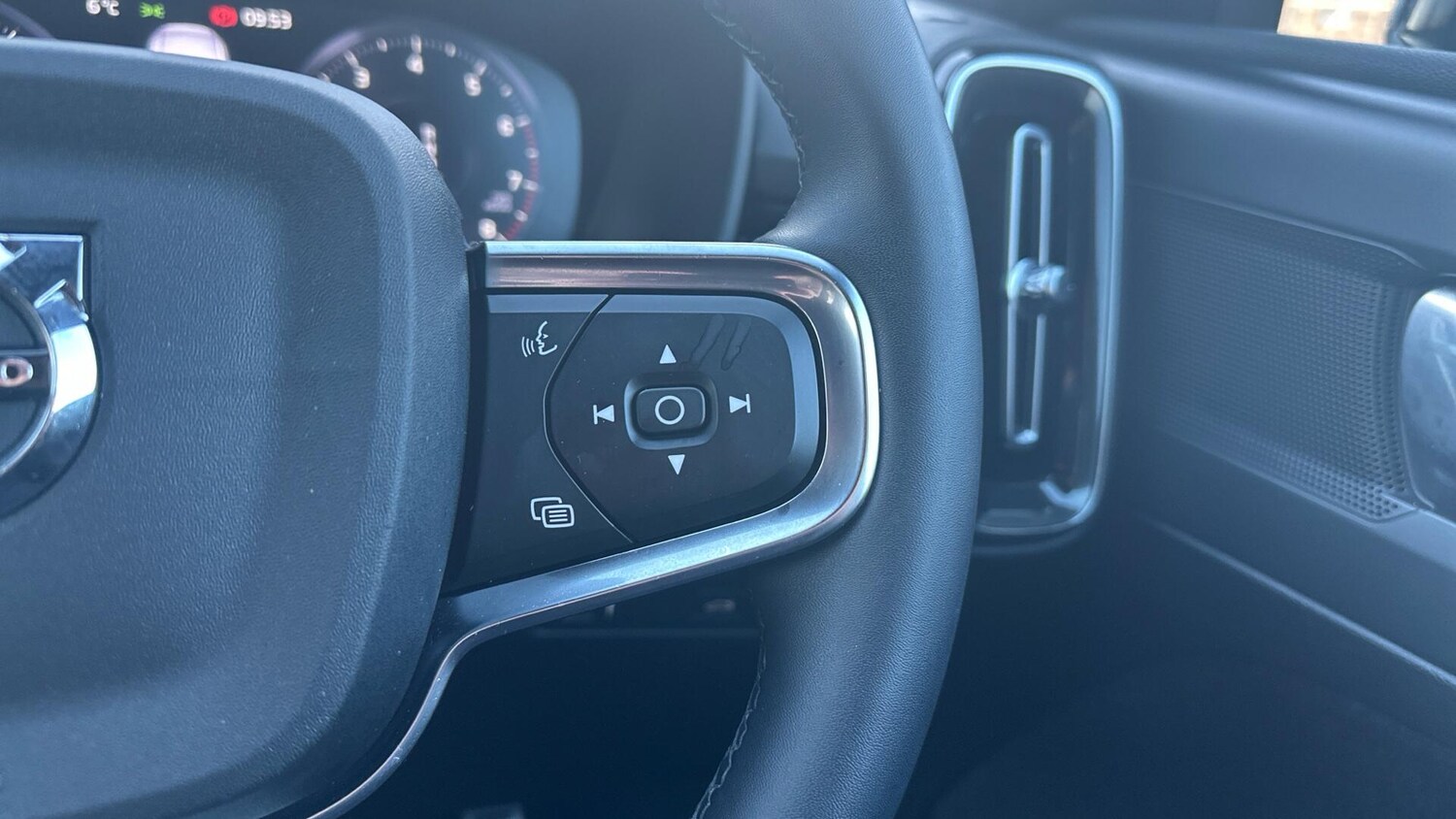 Used Volvo XC40 for sale - 77191005: Photo 18