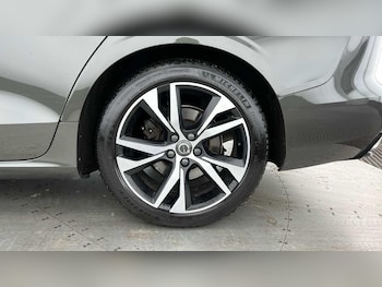 Used Volvo V60 2022 for sale - 78752050: Photo
