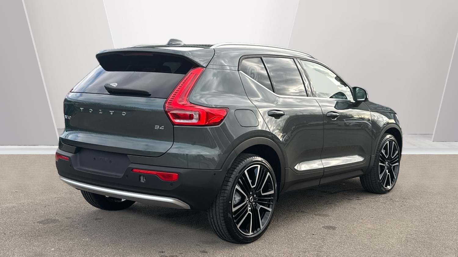 Used Volvo XC40 for sale - 76658591: Photo 2