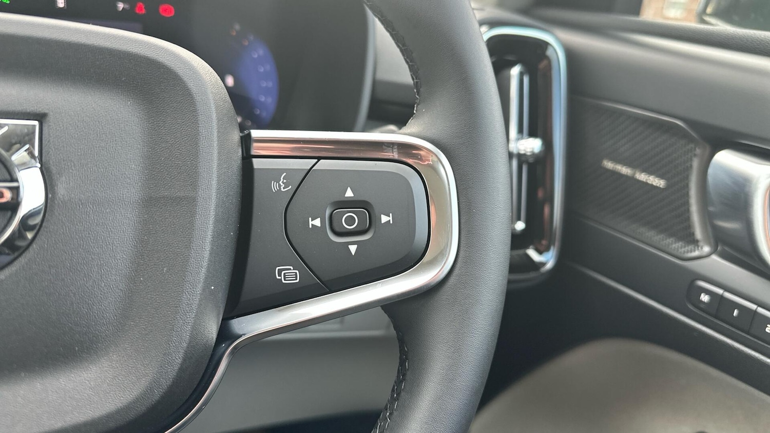 Used Volvo XC40 for sale - 76658591: Photo 20