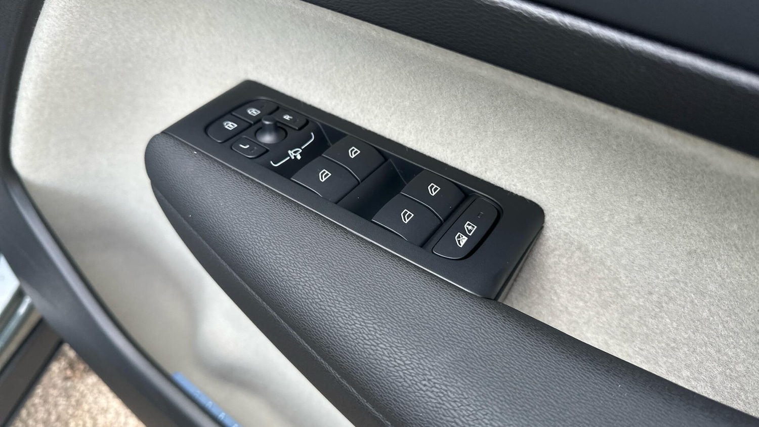 Used Volvo XC40 for sale - 76658591: Photo 22