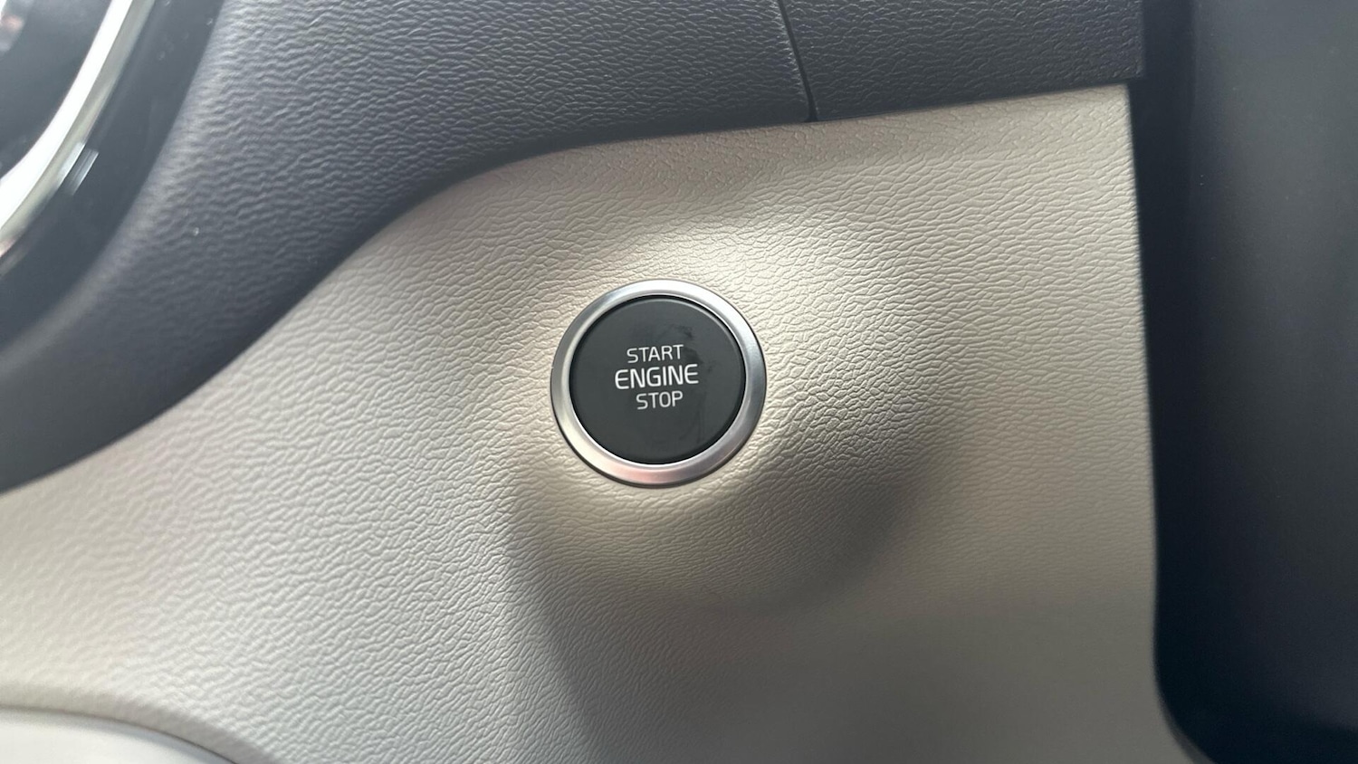 Used Volvo XC40 for sale - 76658591: Photo 25