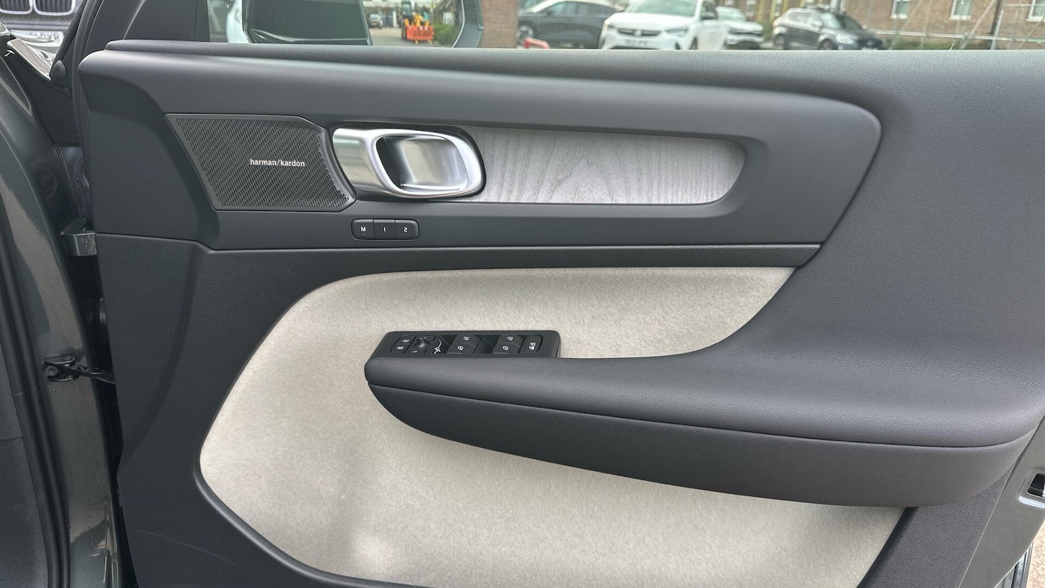 Used Volvo XC40 for sale - 76658591: Photo 27