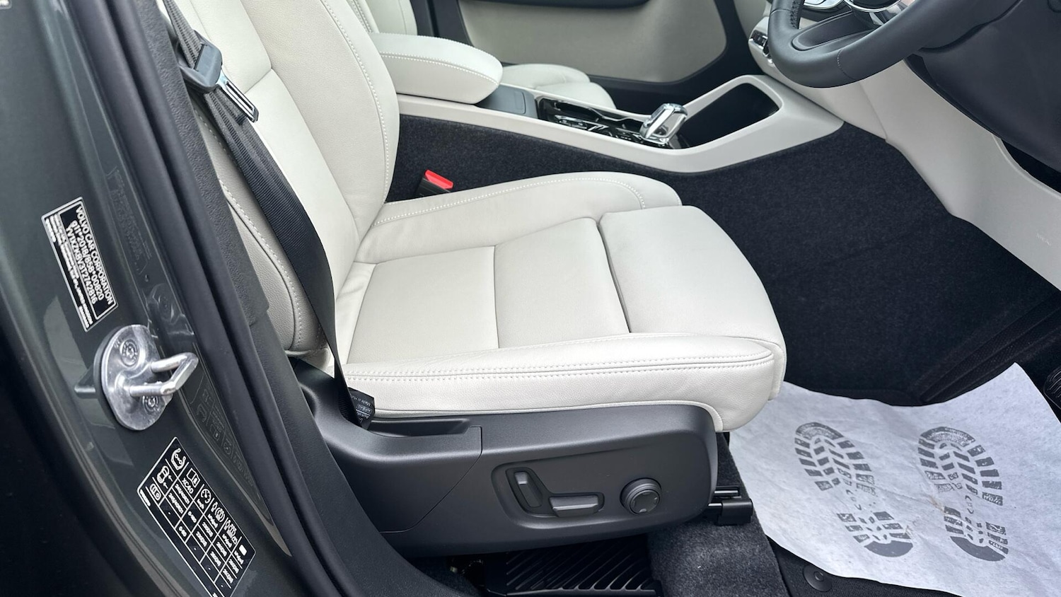 Used Volvo XC40 for sale - 76658591: Photo 28