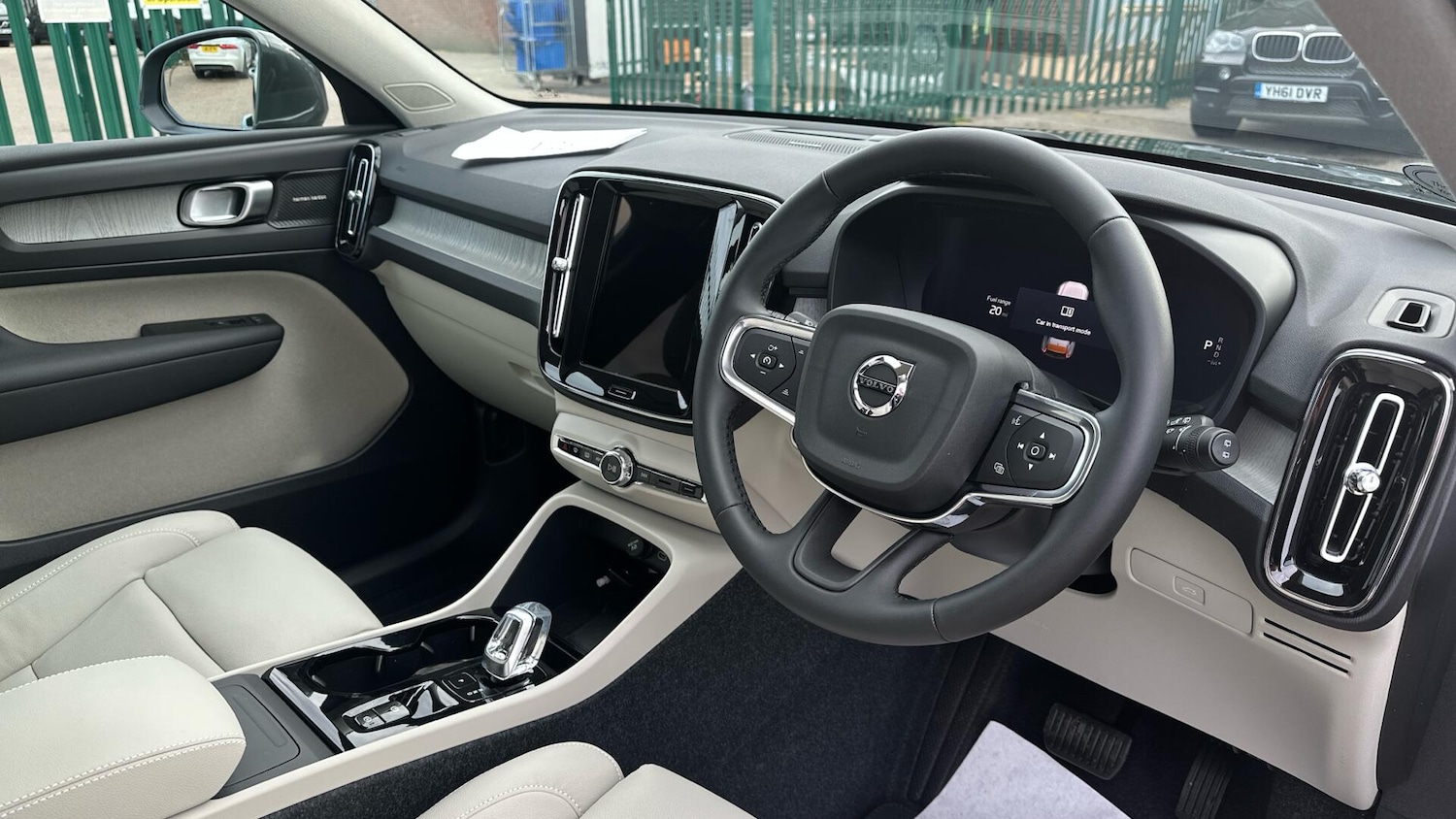 Used Volvo XC40 for sale - 76658591: Photo 4