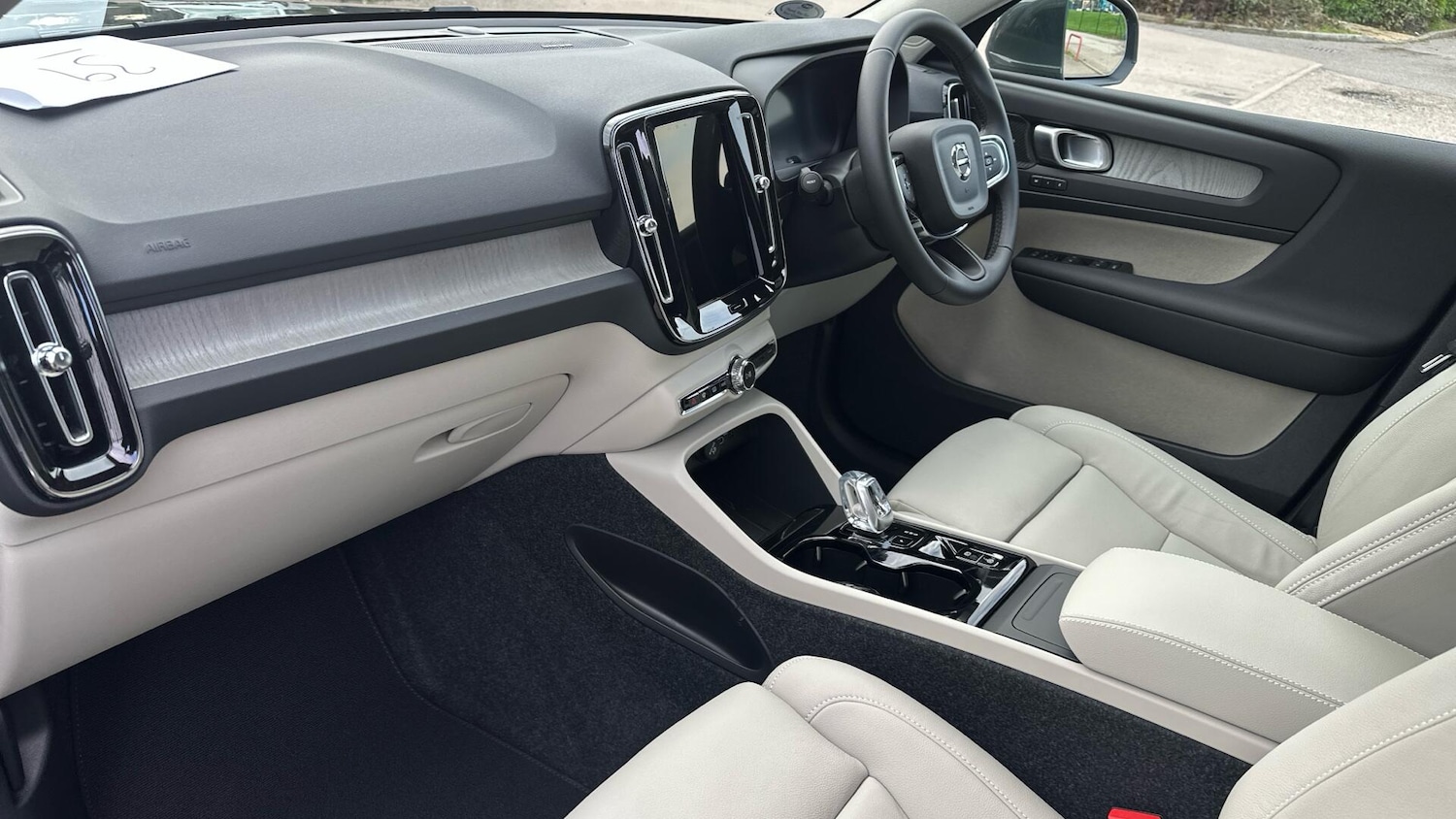 Used Volvo XC40 for sale - 76658591: Photo 49