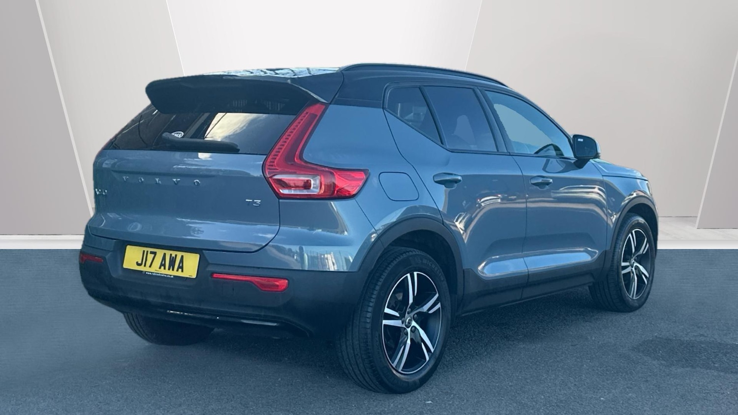 Used Volvo XC40 2021 for sale - 76307729: Photo 2