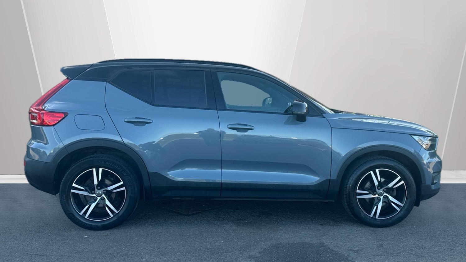 Used Volvo XC40 2021 for sale - 76307729: Photo 3