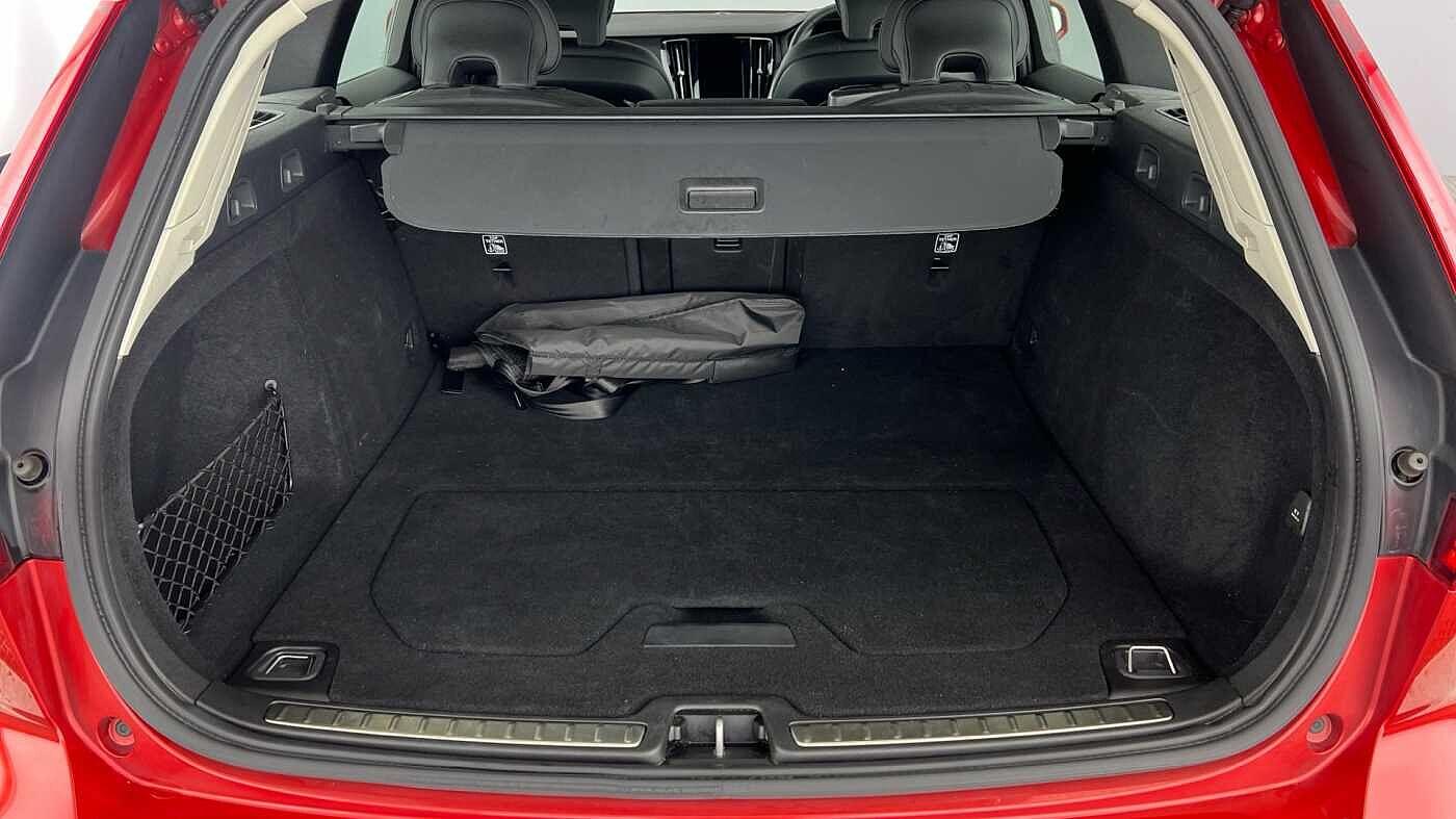 Used Volvo V60 2022 for sale - 76700900: Photo 5