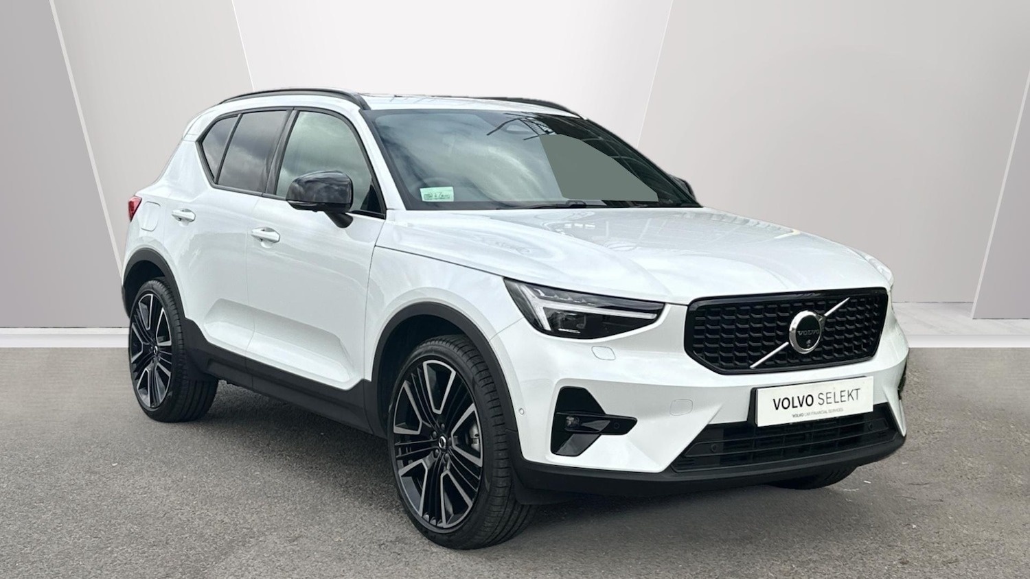 Used Volvo XC40 2025 for sale - 76307635: Photo 1