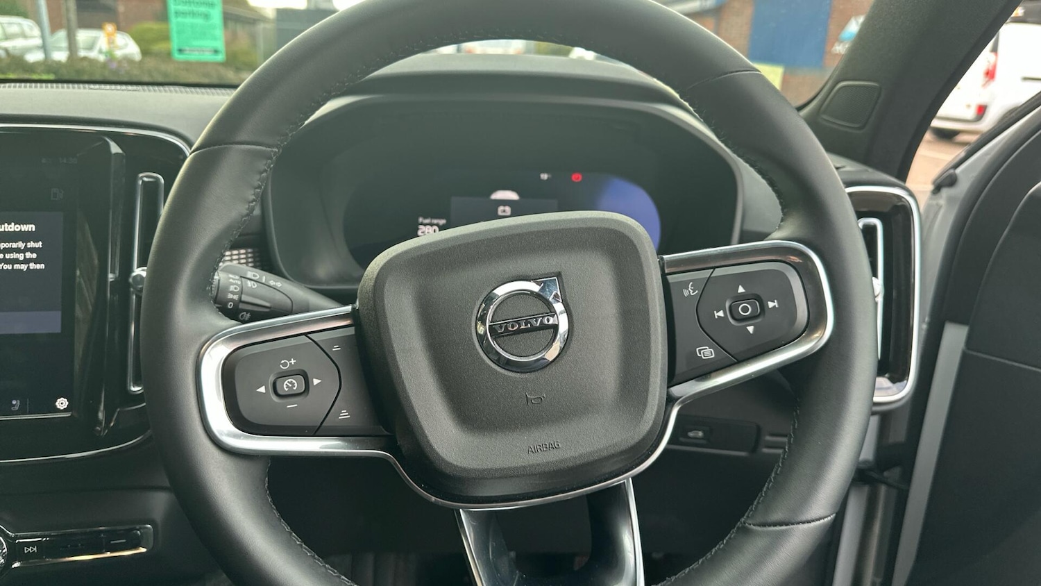 Used Volvo XC40 2025 for sale - 76307635: Photo 10