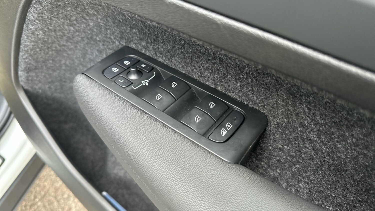 Used Volvo XC40 2025 for sale - 76307635: Photo 22