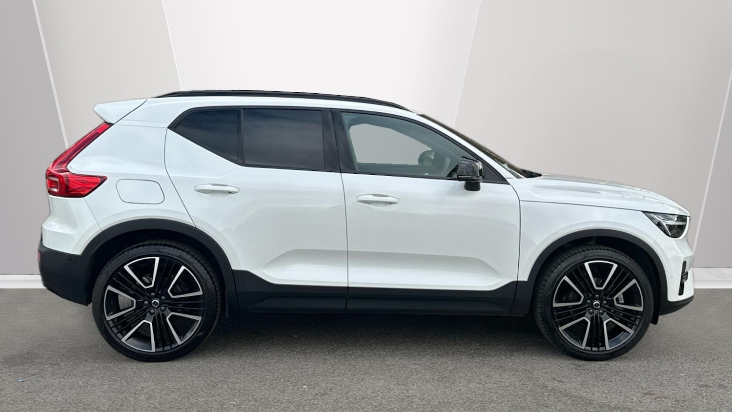 Used Volvo XC40 2025 for sale - 76307635: Photo 3