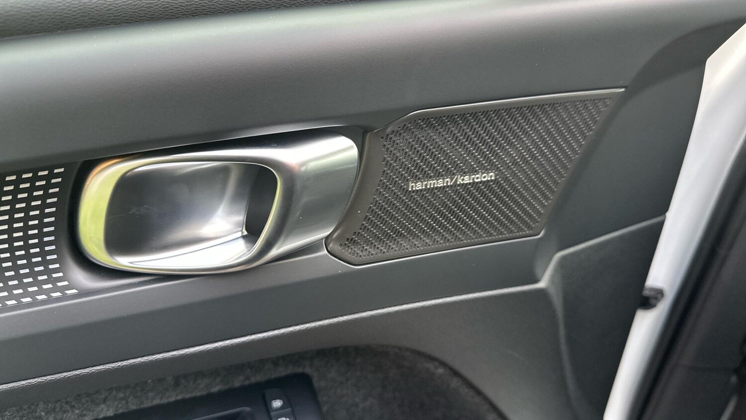 Used Volvo XC40 2025 for sale - 76307635: Photo 47