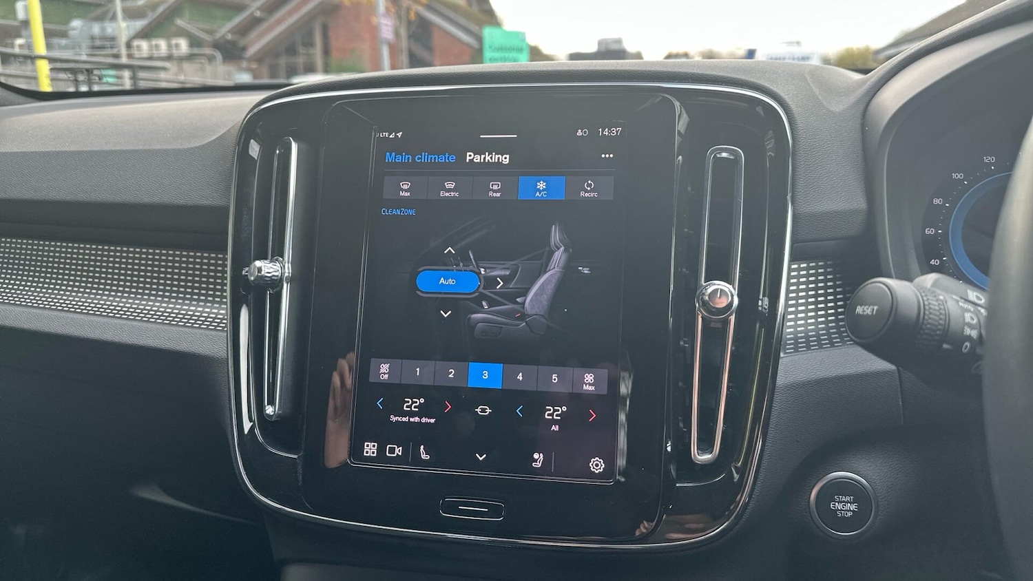 Used Volvo XC40 2025 for sale - 76307635: Photo 50