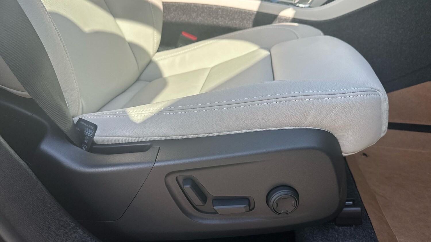 Used Volvo XC40 2025 for sale - 77672977: Photo 28