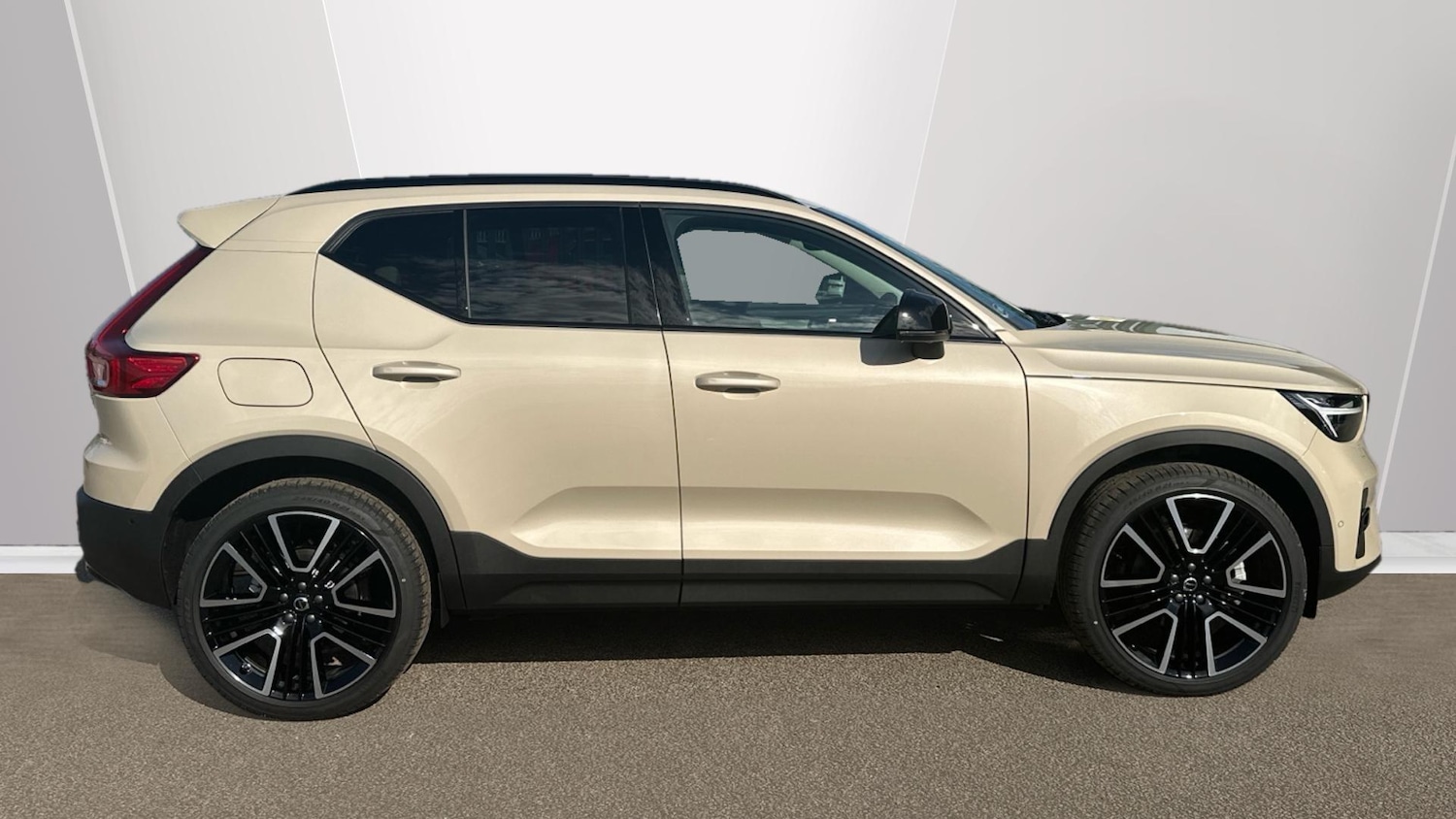 Used Volvo XC40 2025 for sale - 77672977: Photo 3