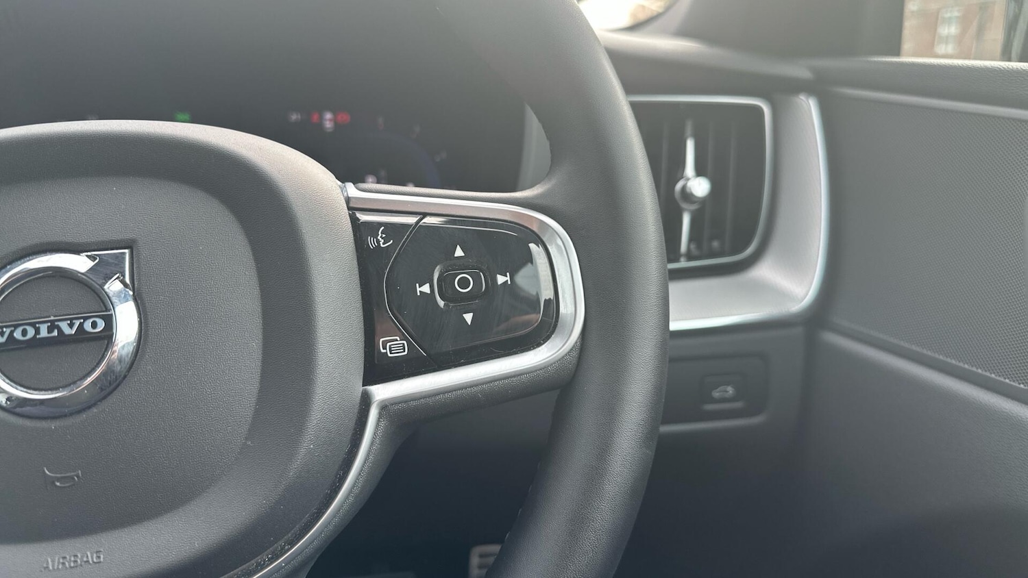 Used Volvo XC60 2022 for sale - 76306465: Photo 20