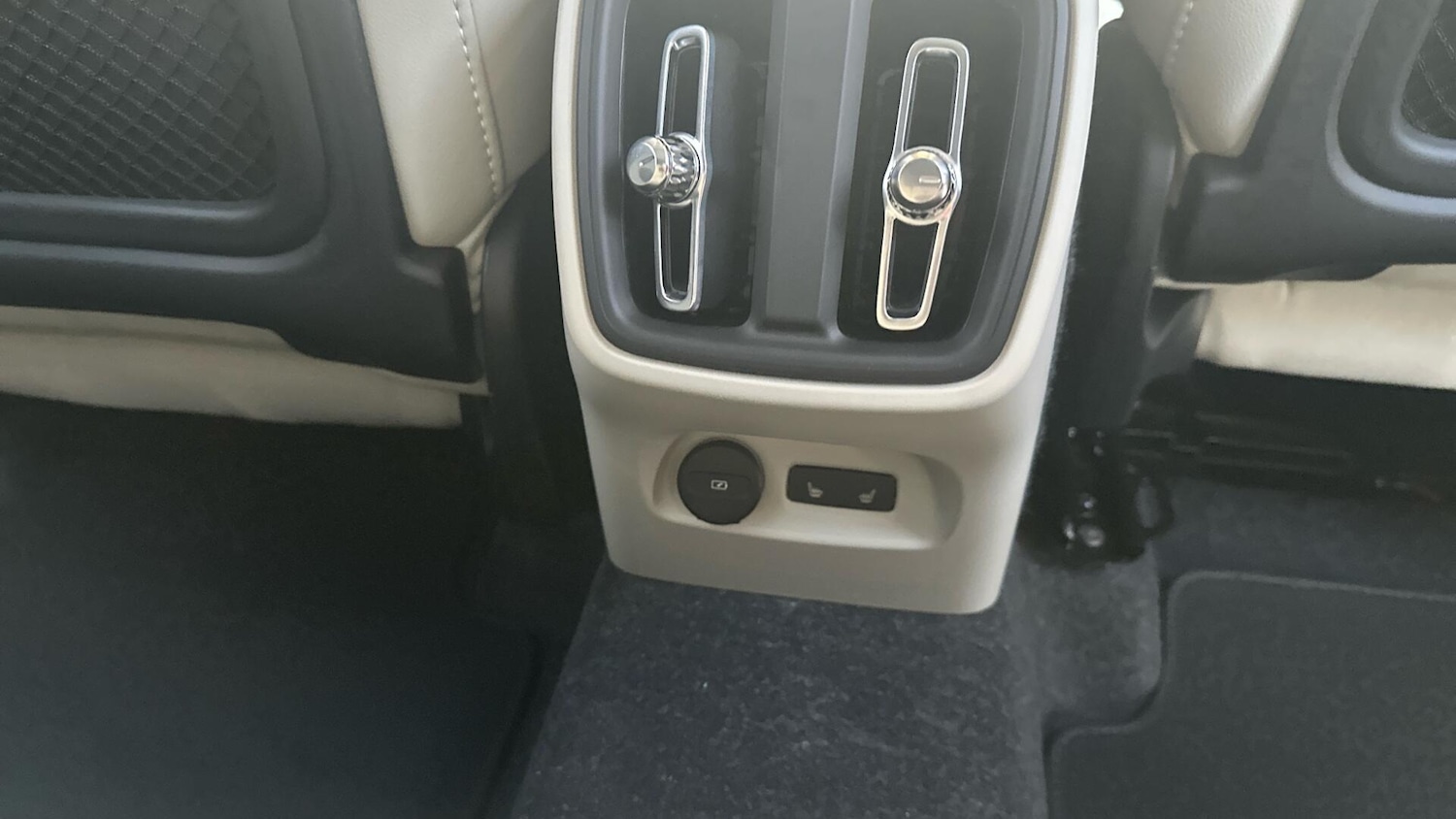 Used Volvo XC40 2025 for sale - 77156771: Photo 45