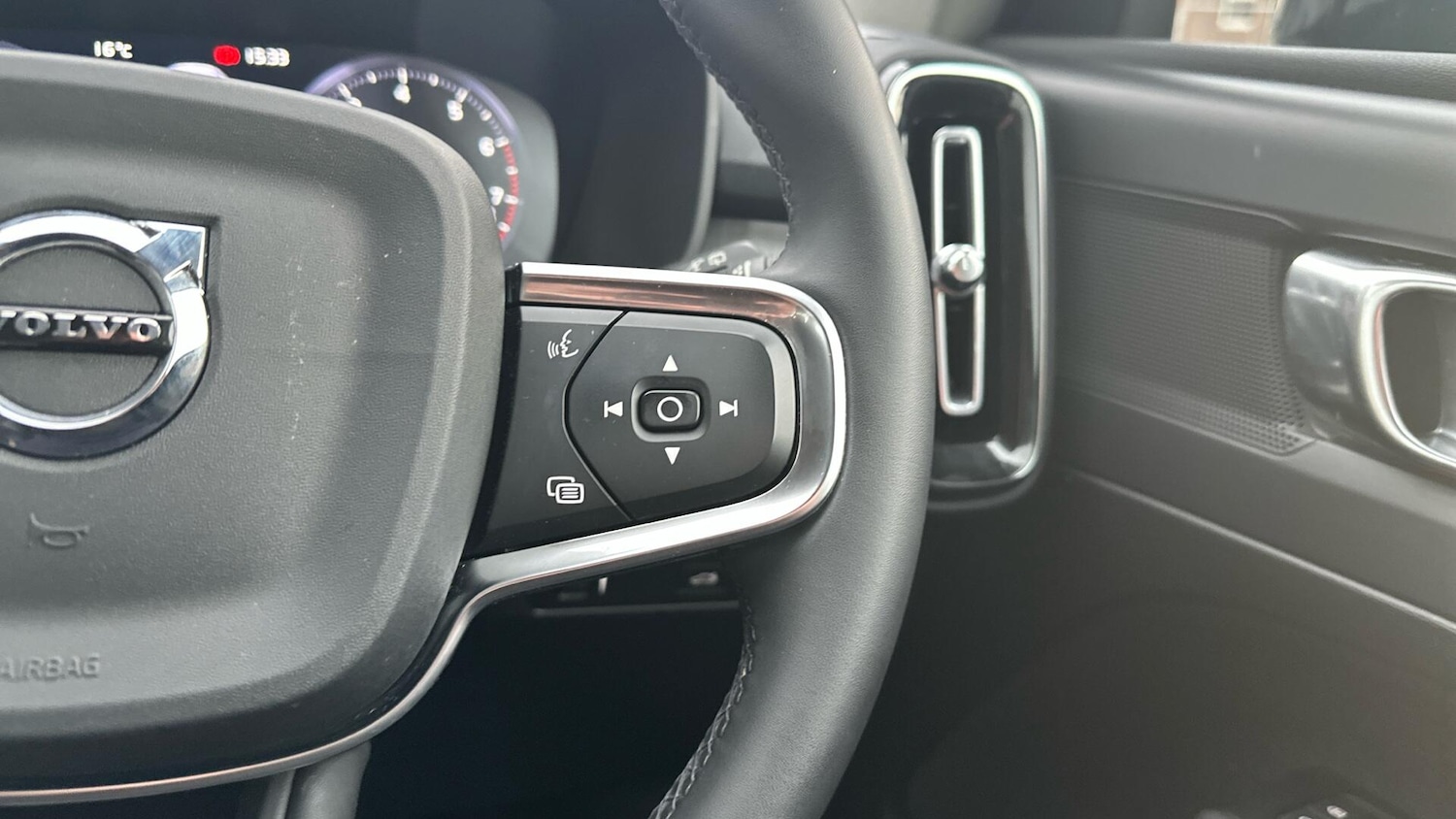 Used Volvo XC40 2021 for sale - 76307630: Photo 19