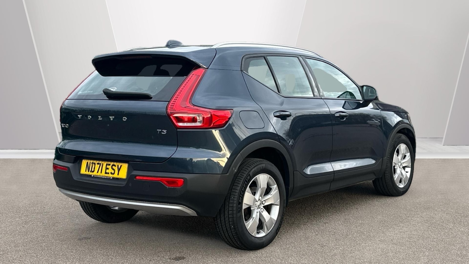 Used Volvo XC40 2021 for sale - 76307630: Photo 2