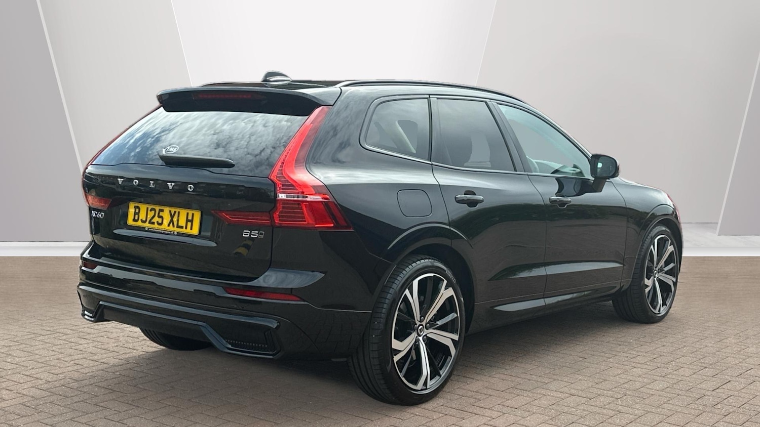 Used Volvo XC60 2025 for sale - 76307353: Photo 2