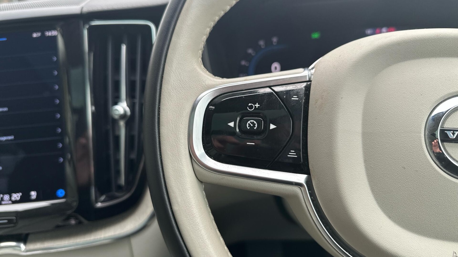 Used Volvo XC60 2022 for sale - 76484650: Photo 19