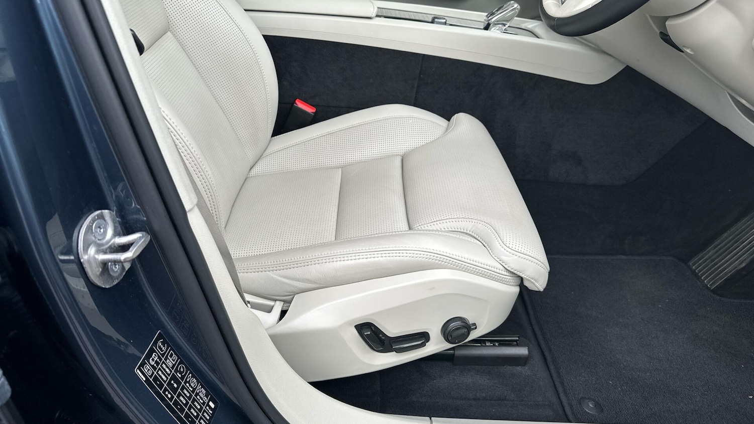 Used Volvo XC60 2022 for sale - 76484650: Photo 28