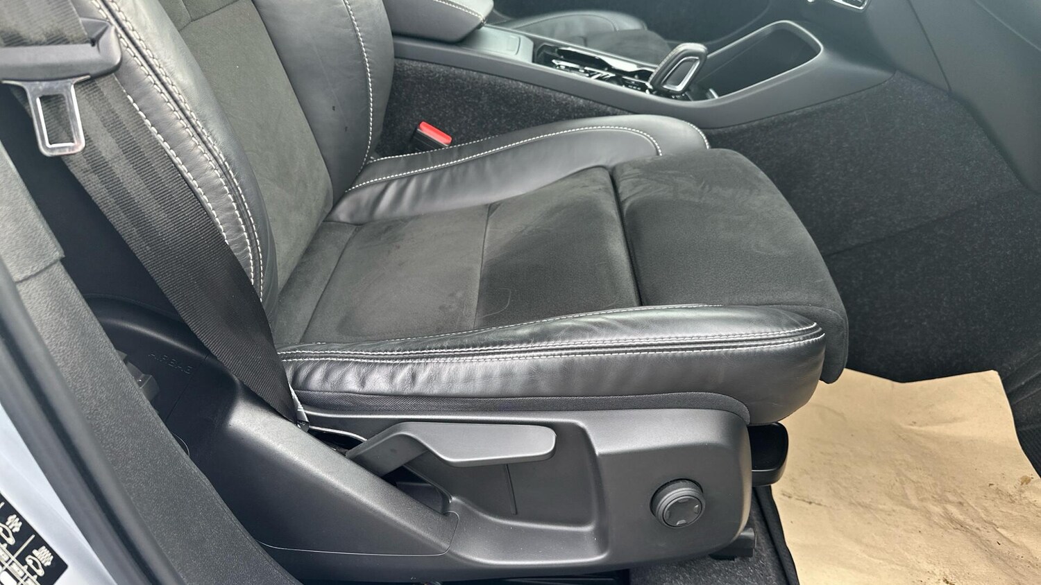 Used Volvo XC40 2021 for sale - 77940115: Photo 25