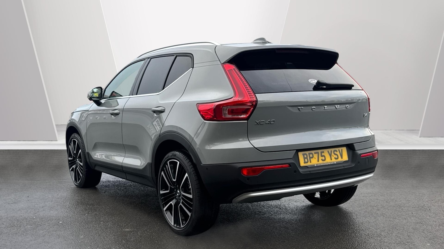Used Volvo XC40 2026 for sale - 77229645: Photo 2