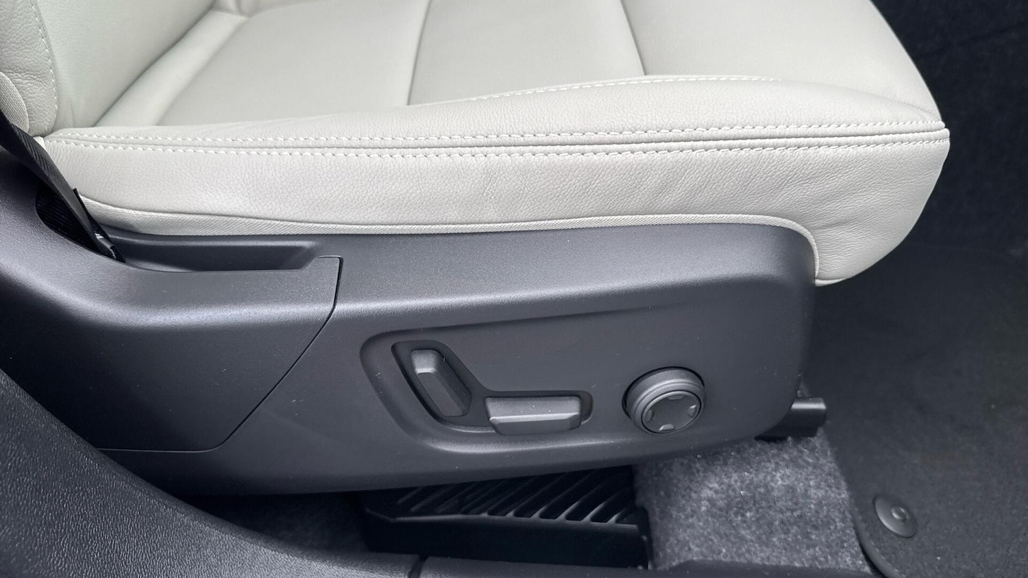 Used Volvo XC40 2026 for sale - 77229645: Photo 26