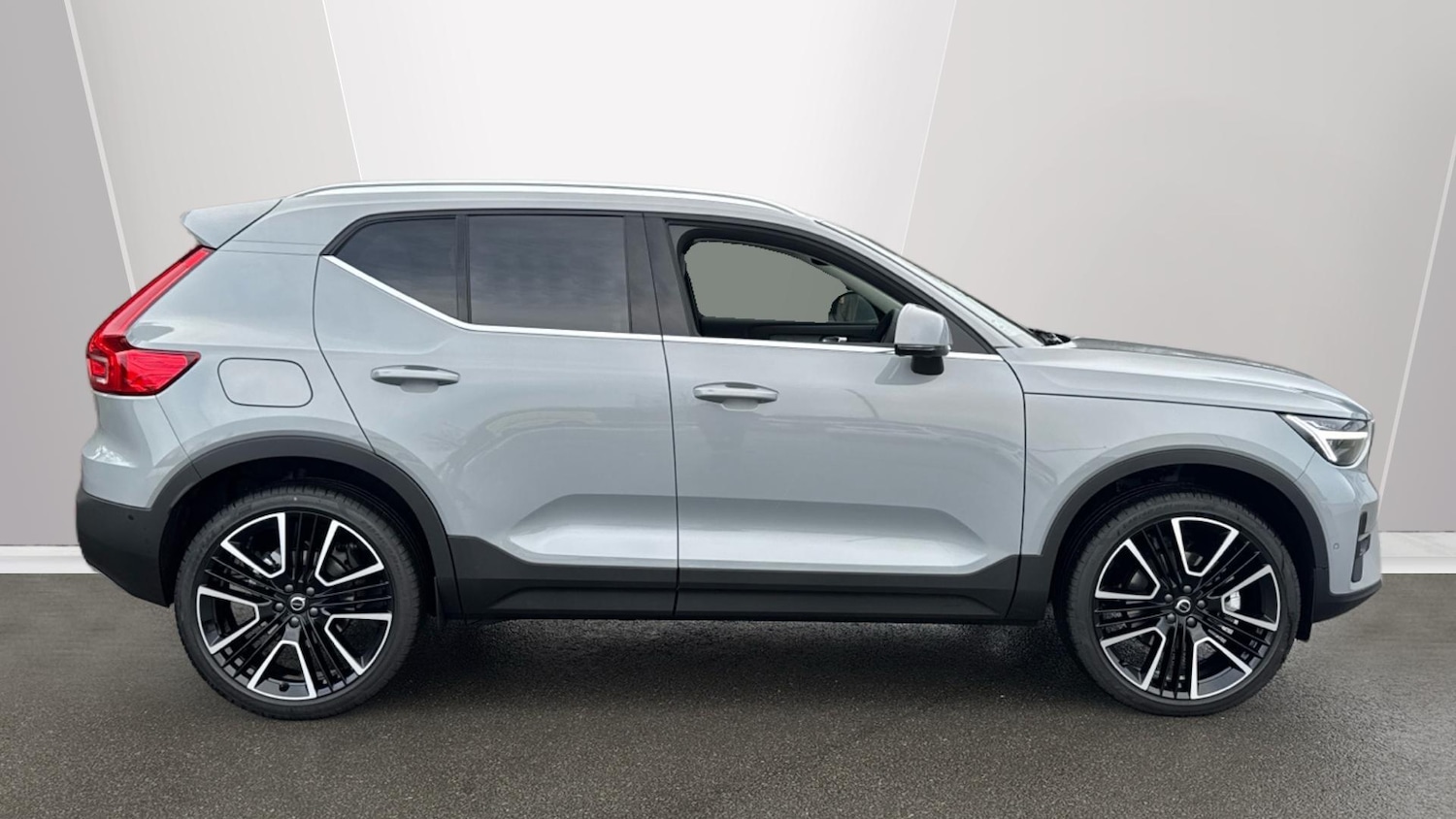 Used Volvo XC40 2026 for sale - 77229645: Photo 3