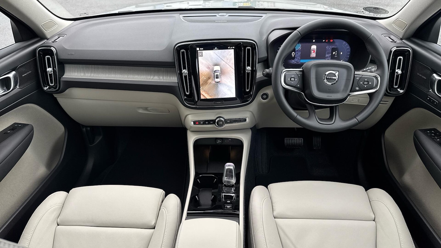 Used Volvo XC40 2026 for sale - 77229645: Photo 5