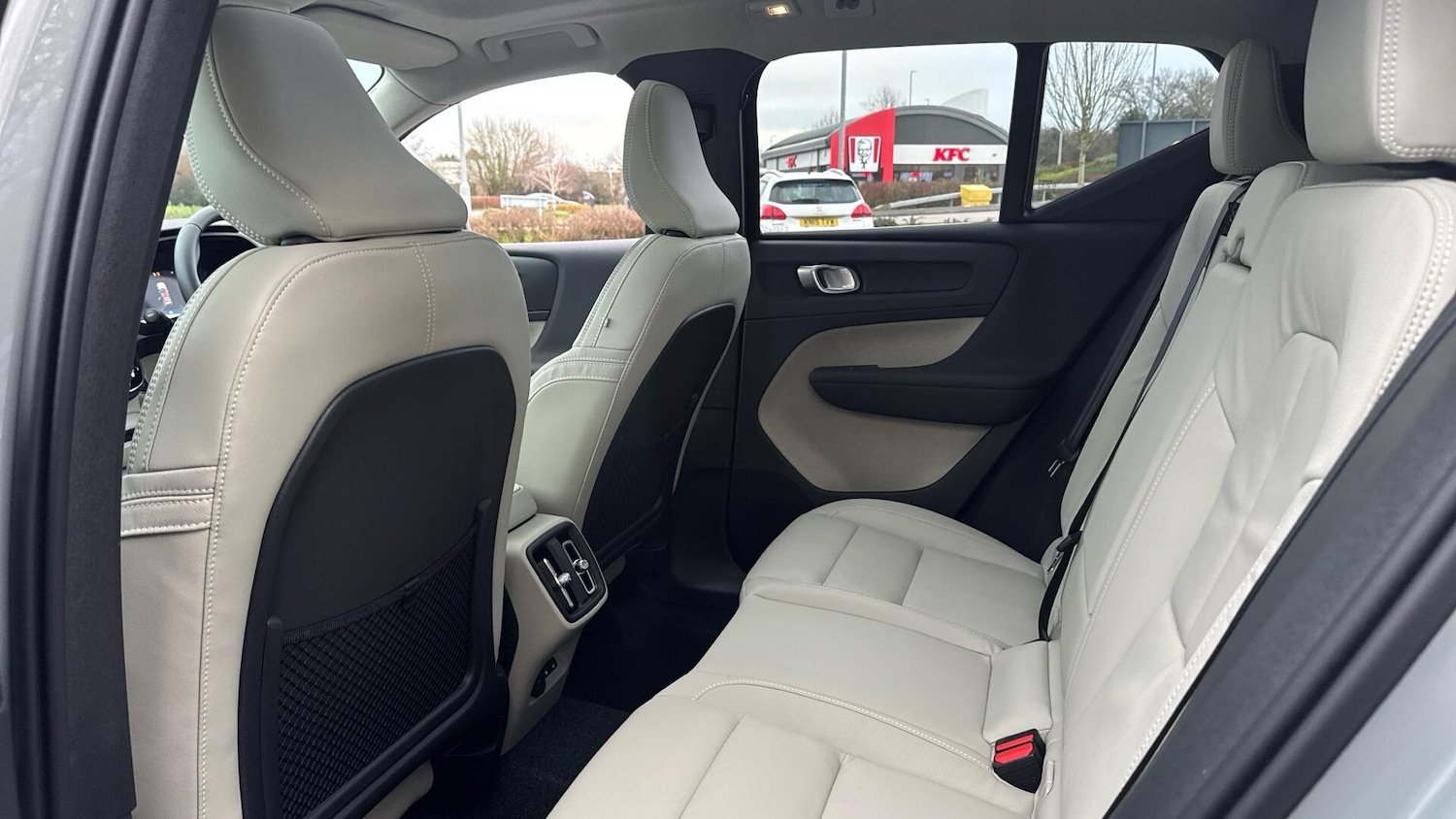 Used Volvo XC40 2026 for sale - 77229645: Photo 6