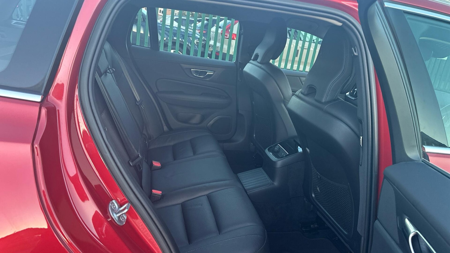 Used Volvo V60 2022 for sale - 76886092: Photo 6