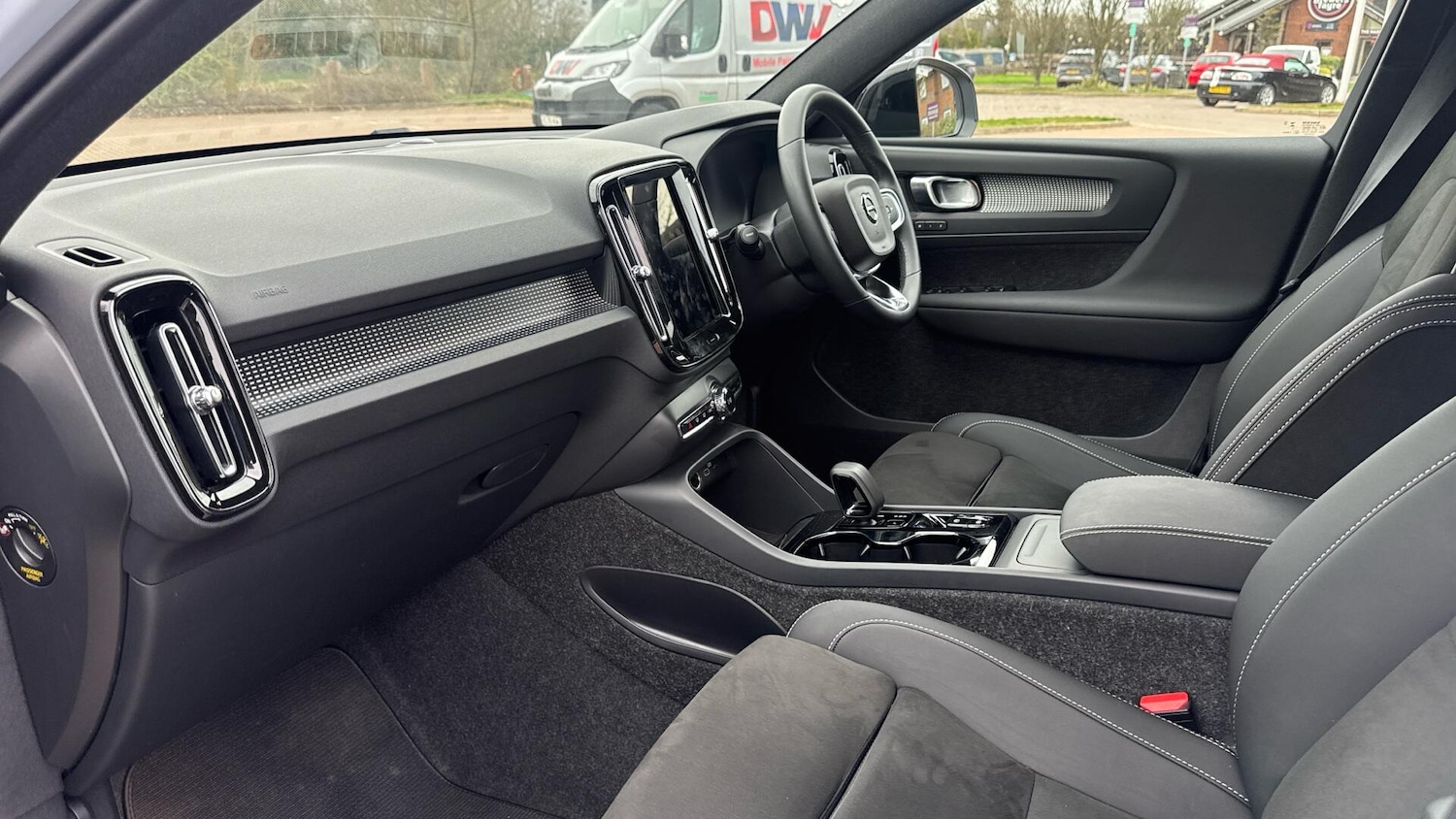 Used Volvo XC40 2025 for sale - 77673167: Photo 17