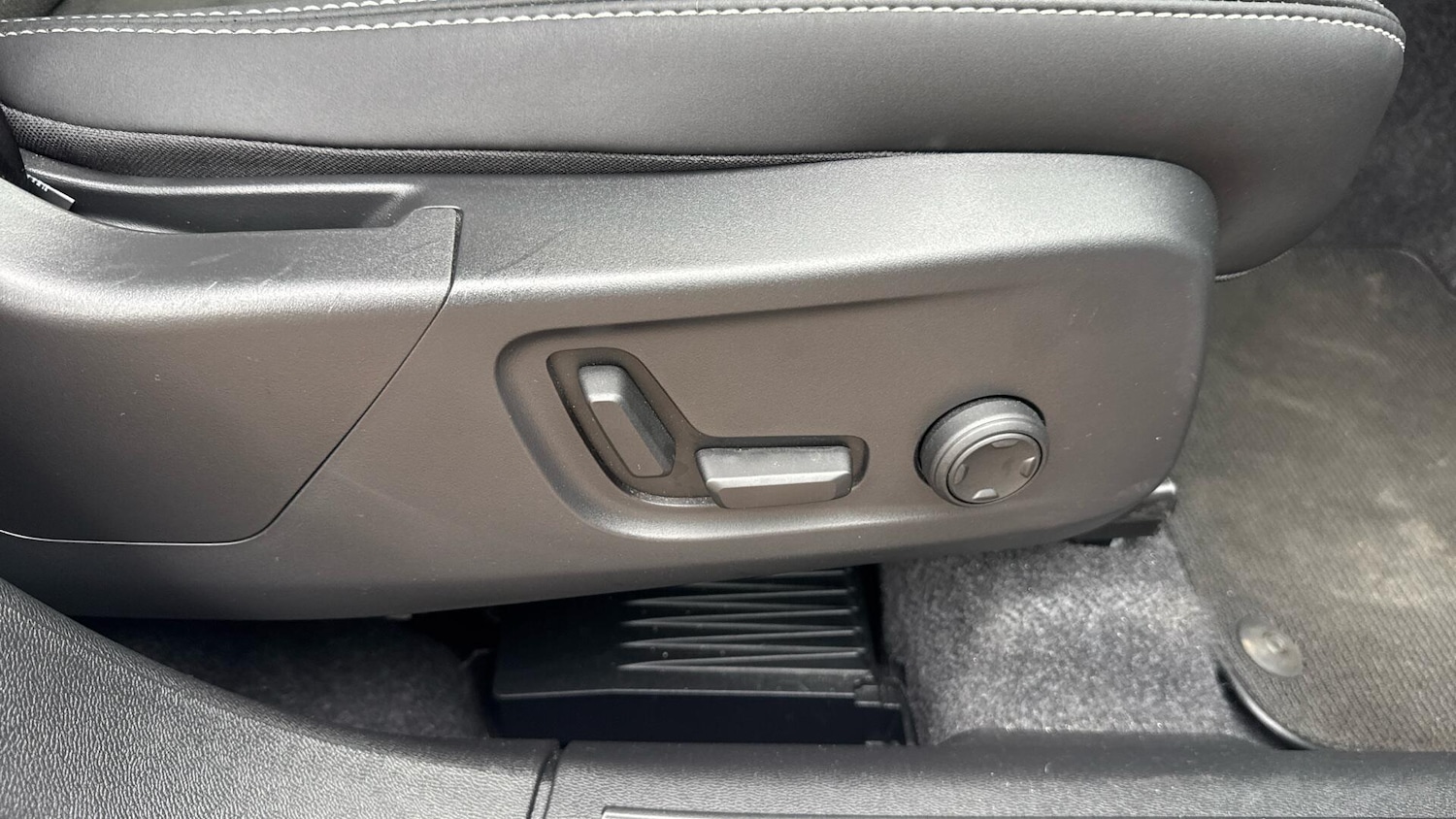 Used Volvo XC40 2025 for sale - 77673167: Photo 22