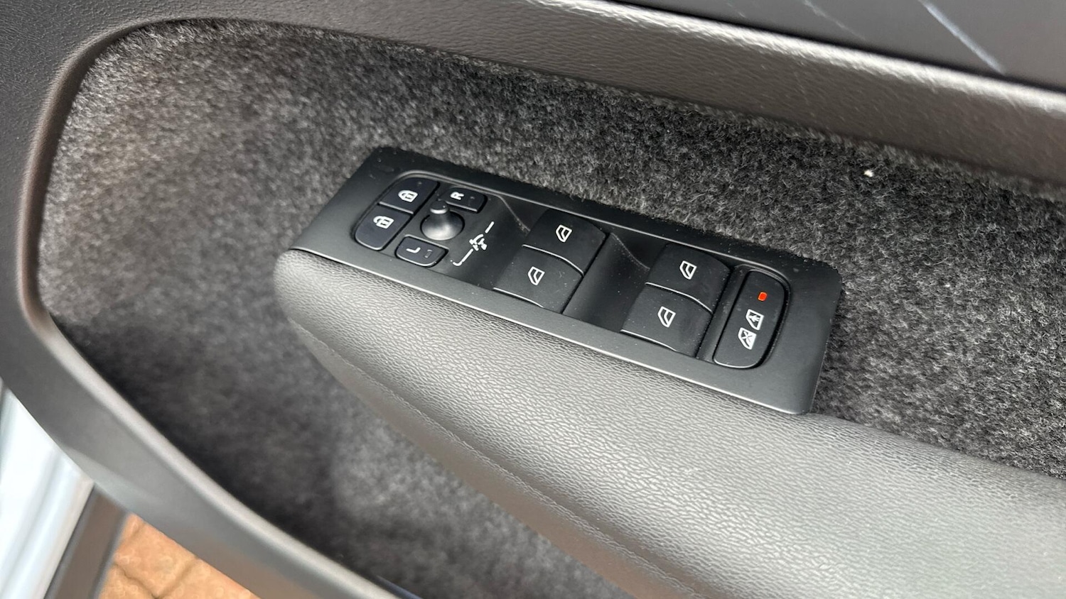 Used Volvo XC40 2025 for sale - 77673167: Photo 24